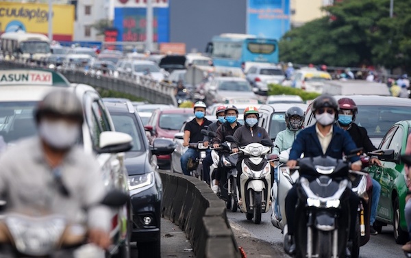 TP Hồ Chí Minh: Giao thông rối loạn vì lệnh cấm xe qua cầu vượt Nguyễn Hữu Cảnh - Ảnh 2