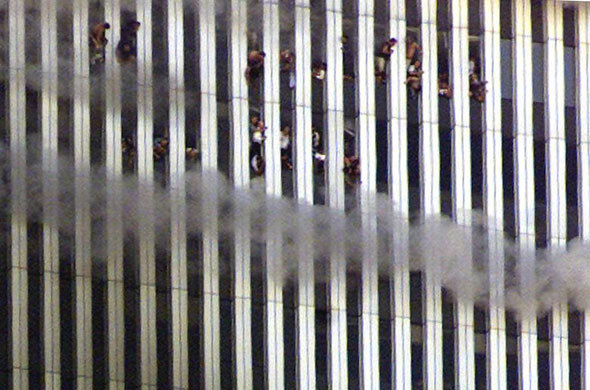 Vụ khủng bố 11/9: 19 năm nhìn lại những khoảnh khắc ám ảnh nước Mỹ và toàn thế giới - Ảnh 2
