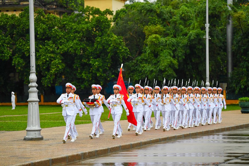 [Ảnh] Lễ thượng cờ rủ Quốc tang nguyên Tổng Bí thư Lê Khả Phiêu - Ảnh 1