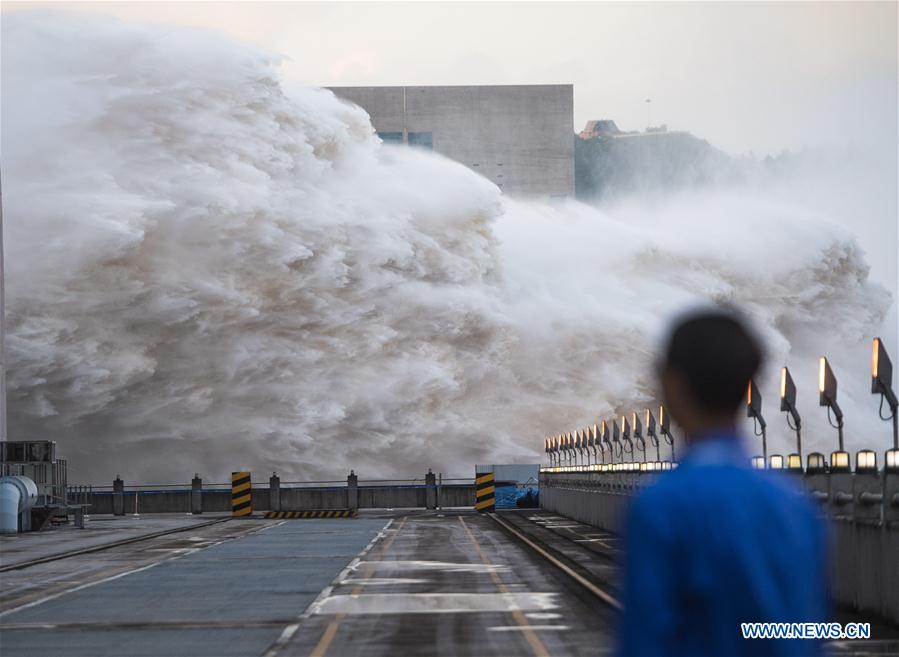 Thêm một sông lớn của Trung Quốc cảnh báo lũ - Ảnh 1