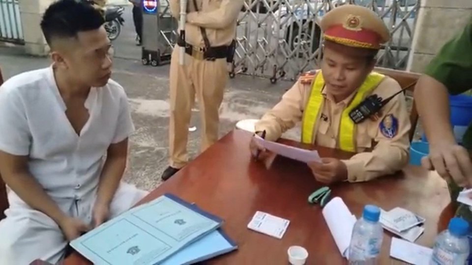 Hà Nội: Phát hiện 13 tài xế dương tính với ma túy tại cao tốc Hà Nội - Lào Cai - Ảnh 1