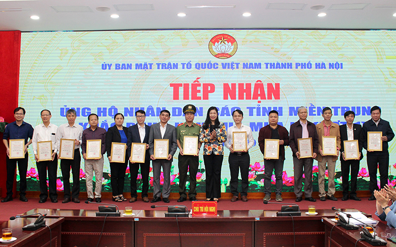 Thành ủy Hà Nội tiếp tục kêu gọi ủng hộ người dân các tỉnh miền Trung - Ảnh 1
