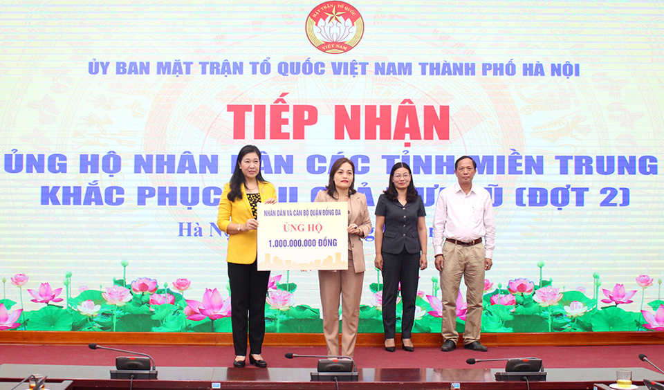 Mặt trận Tổ quốc TP Hà Nội tiếp nhận hơn 14,2 tỷ đồng ủng hộ Nhân dân các tỉnh miền Trung - Ảnh 1