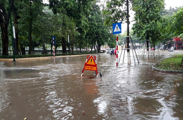Thông tin mới nhất về đợt mưa lớn trên diện rộng ở các tỉnh Bắc Bộ - Ảnh 1