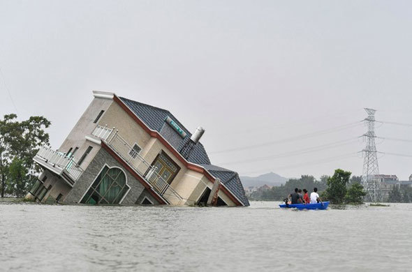 Chưa hết khổ với lũ lụt kéo dài, người dân Trung Quốc lại đối mặt đợt nắng nóng cấp độ 3 - Ảnh 1