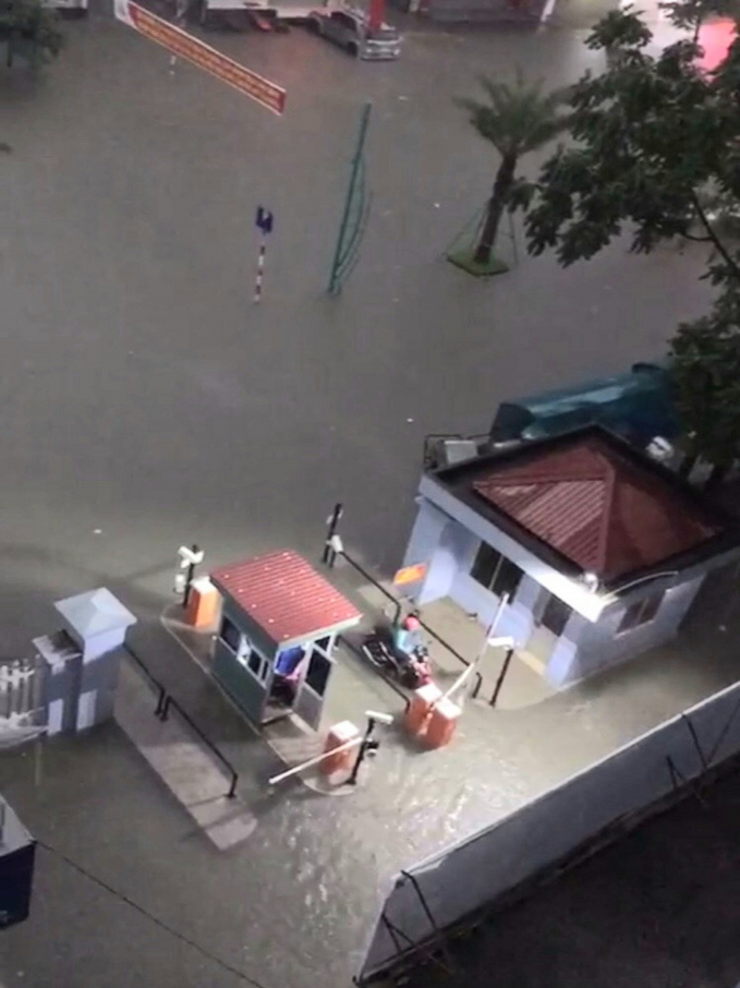 TP Thái Nguyên: Mưa lớn kéo dài khiến nhiều tuyến phố ngập trong biển nước - Ảnh 3