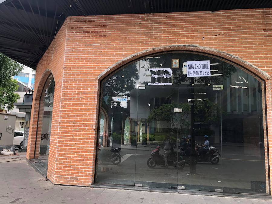 Bất động sản TP Hồ Chí Minh: "Hàng ngộp” rao bán nhiều vô kể - Ảnh 2