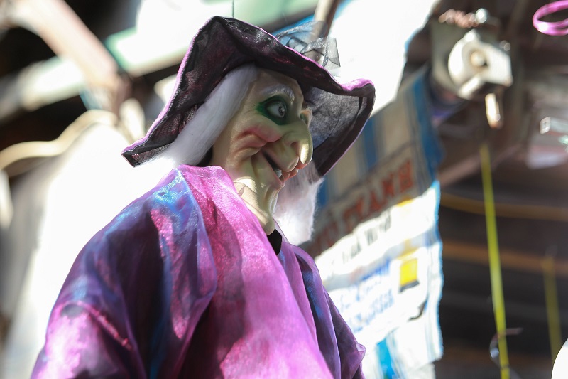 Hà Nội: Phố Hàng Mã ngập tràn đồ chơi kinh dị trước thềm Halloween - Ảnh 11