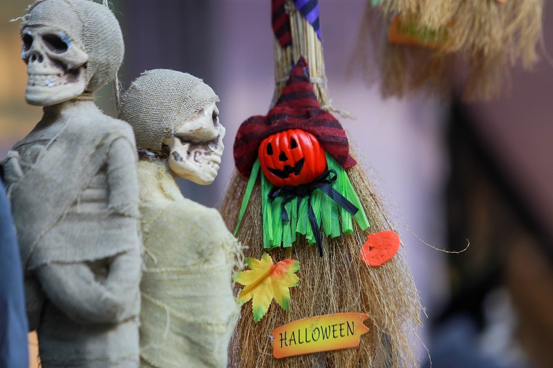 Hà Nội: Phố Hàng Mã ngập tràn đồ chơi kinh dị trước thềm Halloween - Ảnh 6
