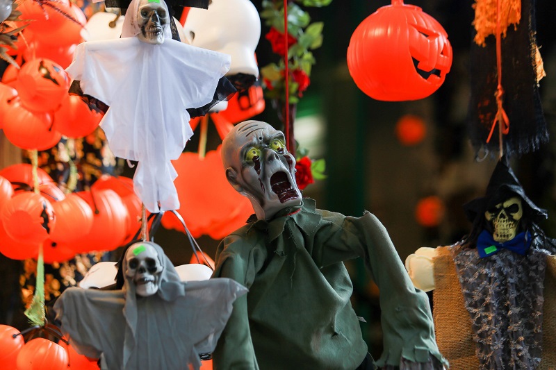Hà Nội: Phố Hàng Mã ngập tràn đồ chơi kinh dị trước thềm Halloween - Ảnh 5