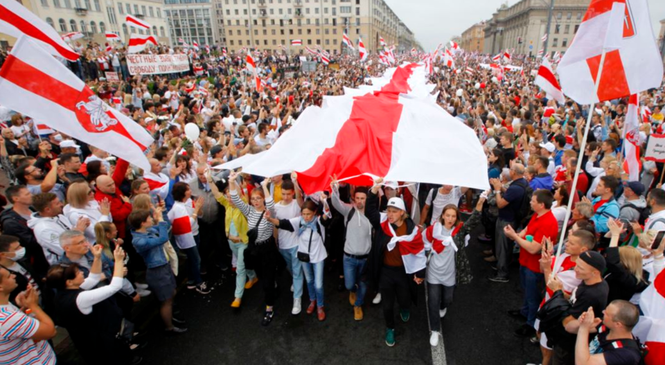 Belarus: Dụng đòn gió để không đòn thật - Ảnh 1
