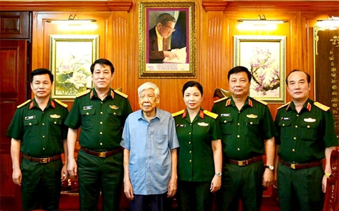 Đồng chí Lê Khả Phiêu với sự nghiệp xây dựng Quân đội nhân dân Việt Nam vững mạnh về chính trị - Ảnh 1