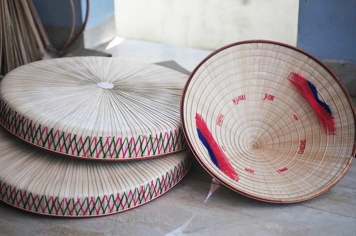 Làng Chuông (Thanh Oai, Hà Nội): Thăng trầm bên chiếc nón quai thao - Ảnh 1