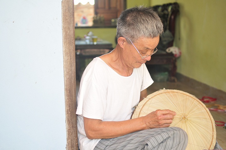 Làng Chuông (Thanh Oai, Hà Nội): Thăng trầm bên chiếc nón quai thao - Ảnh 2