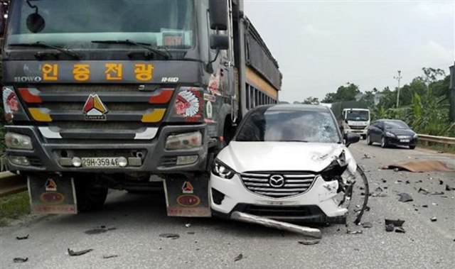 Nữ xế lái xe ô tô con gây tai nạn liên hoàn trên đường Hồ Chí Minh - Ảnh 1