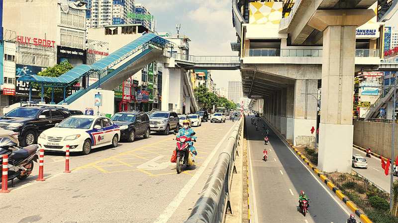 Nút giao Nguyễn Trãi - Khuất Duy Tiến: Ùn tắc vì quá nhiều điểm mở gây xung đột - Ảnh 1