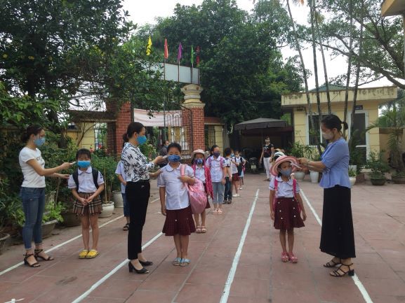 Hà Nội: Hơn 2,1 triệu học sinh bước vào năm học mới 2020-2021 - Ảnh 38