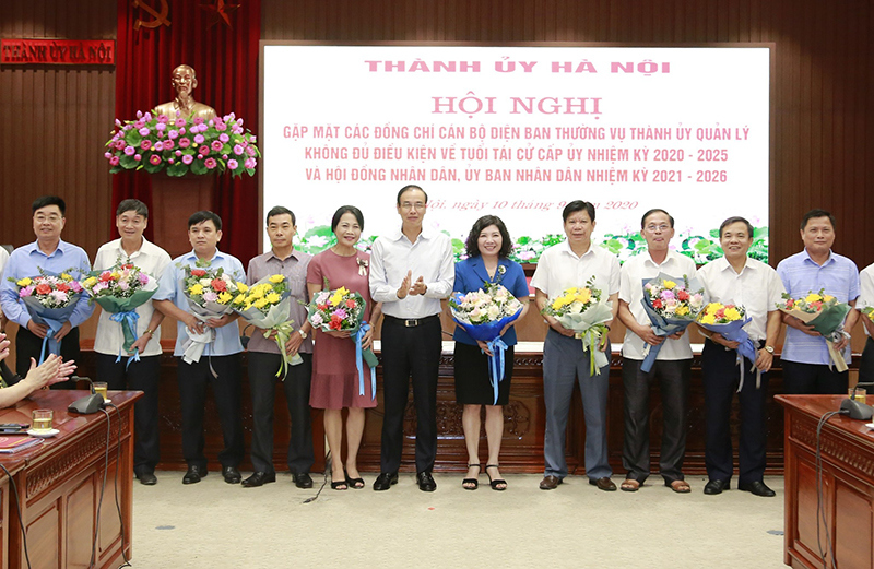 Thành ủy Hà Nội gặp mặt 78 cán bộ không đủ tuổi tái cử cấp ủy, chính quyền nhiệm kỳ mới - Ảnh 5