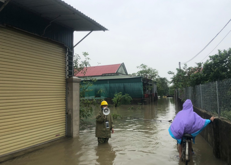 PC Hà Tĩnh: Nỗ lực cấp điện trở lại cho bà con nhân dân sau mưa lũ - Ảnh 8