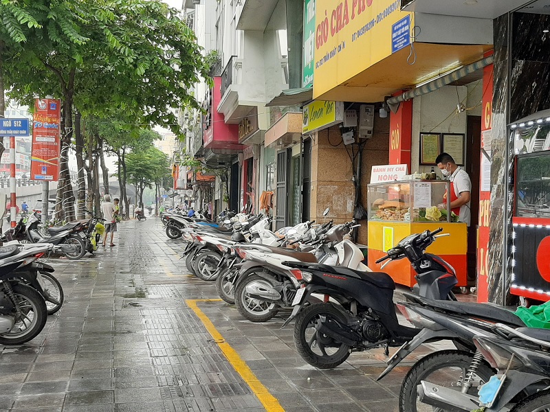 Quận Hai Bà Trưng: “Dồn lực” kiểm tra, nhắc nhở hộ kinh doanh thực hiện nghiêm Công điện khẩn về phòng chống dịch Covid-19 - Ảnh 1