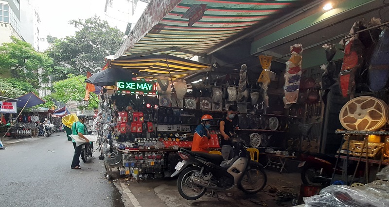 Quận Hai Bà Trưng: “Dồn lực” kiểm tra, nhắc nhở hộ kinh doanh thực hiện nghiêm Công điện khẩn về phòng chống dịch Covid-19 - Ảnh 2