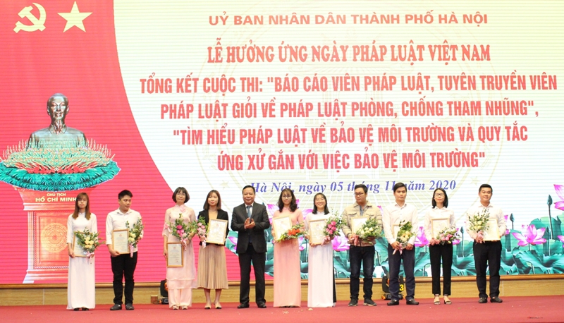 Phó Bí thư Thành ủy Nguyễn Văn Phong: Ngày Pháp luật Việt Nam phải đi vào cuộc sống, thực sự thiết thực, ý nghĩa - Ảnh 3