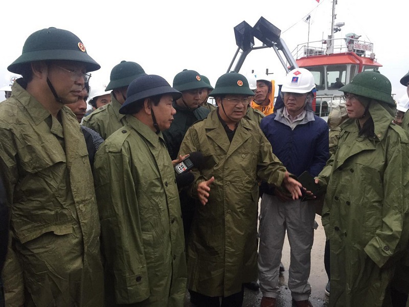 Phó Thủ tướng Trịnh Đình Dũng: Phải đảm bảo tuyệt đối an toàn tính mạng của người dân - Ảnh 1
