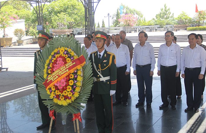 Phó Thủ tướng Thường trực Trương Hòa Bình tri ân các anh hùng, liệt sĩ tại Quảng Trị - Ảnh 1