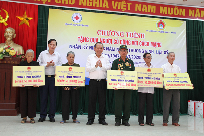 Phó Thủ tướng Thường trực Trương Hòa Bình tri ân các anh hùng, liệt sĩ tại Quảng Trị - Ảnh 2