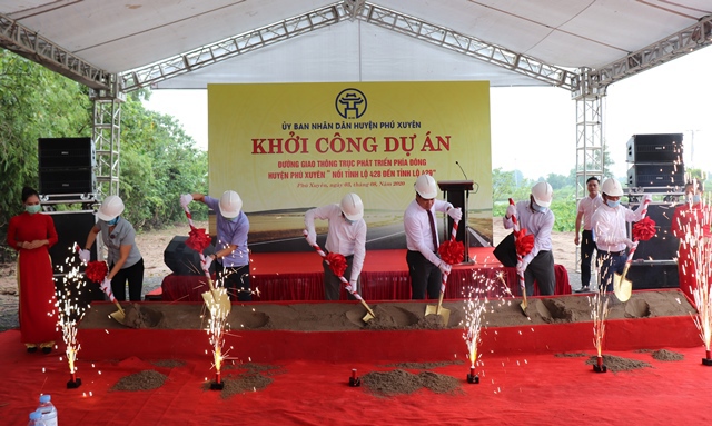 Phú Xuyên gắn biển công trình chào mừng Đại hội Đảng bộ huyện lần thứ XXV, nhiệm kỳ 2020 - 2025 - Ảnh 2