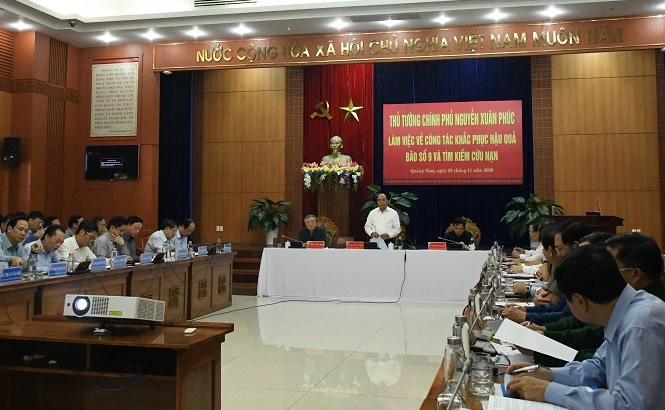 Thủ tướng Nguyễn Xuân Phúc: Cần sớm có giải pháp để ổn định cuộc sống người dân - Ảnh 1