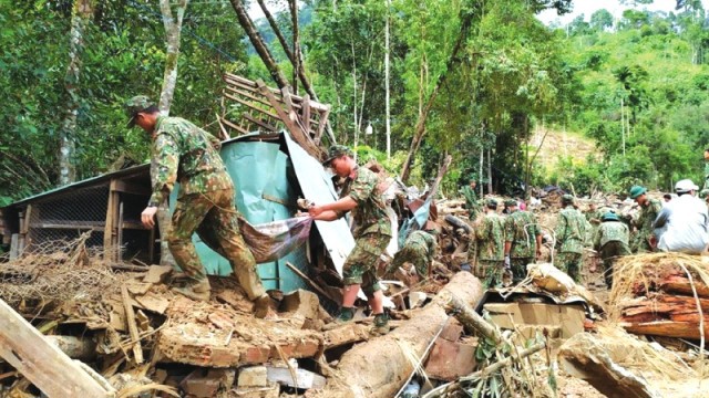 Hơn 7.000 người đang nỗ lực tìm kiếm 21 trường hợp bị mất tích do mưa lũ tại Quảng Nam - Ảnh 1