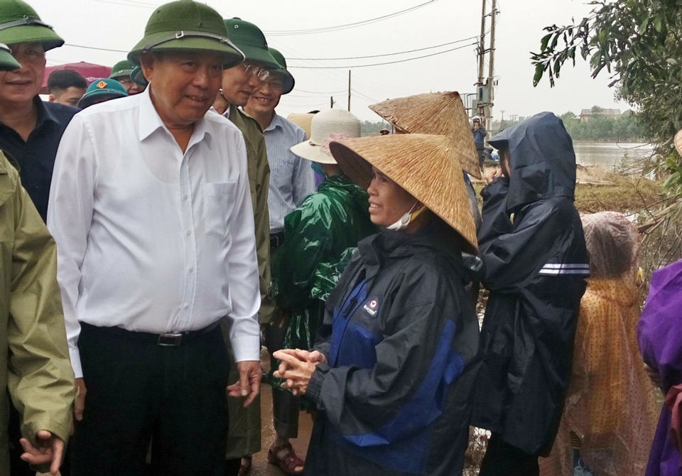 Phó Thủ tướng Thường trực Trương Hòa Bình kiểm tra công tác khắc phục lũ lụt ở Quảng Trị - Ảnh 1