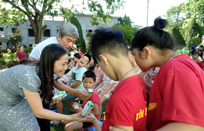 Hành trình trao sữa giữa đại dịch của Quỹ sữa Vươn cao Việt Nam, để mọi trẻ em được uống sữa mội ngày - Ảnh 7