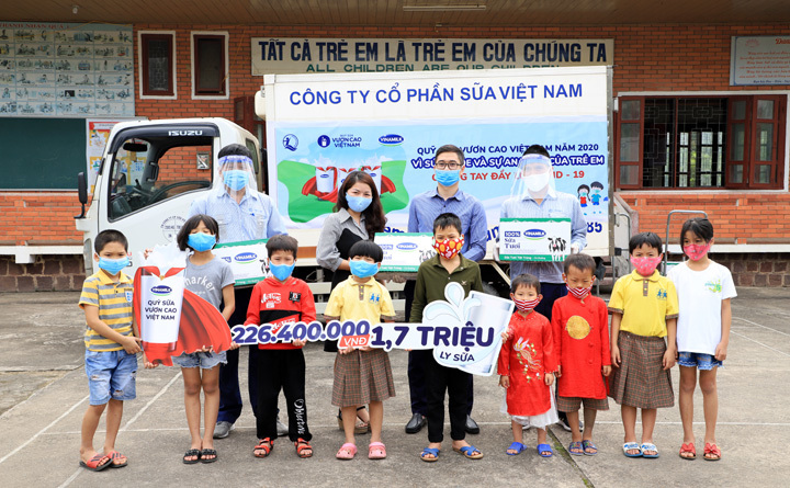 Hành trình trao sữa giữa đại dịch của Quỹ sữa Vươn cao Việt Nam, để mọi trẻ em được uống sữa mội ngày - Ảnh 2