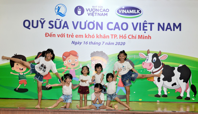 Hành trình trao sữa giữa đại dịch của Quỹ sữa Vươn cao Việt Nam, để mọi trẻ em được uống sữa mội ngày - Ảnh 14