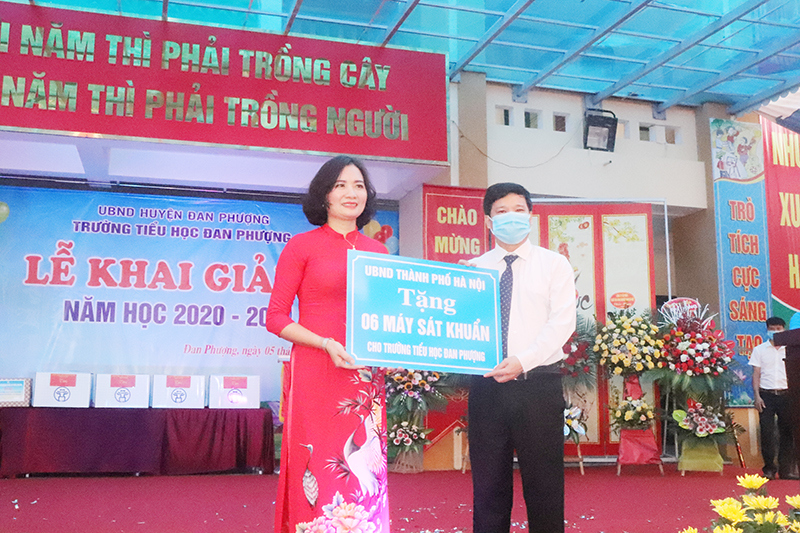 Hà Nội: Hơn 2,1 triệu học sinh bước vào năm học mới 2020-2021 - Ảnh 10