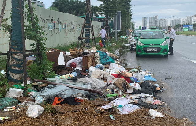 Hà Nội: Rác thải tràn lan tại đường Nguyễn Văn Huyên kéo dài - Ảnh 5