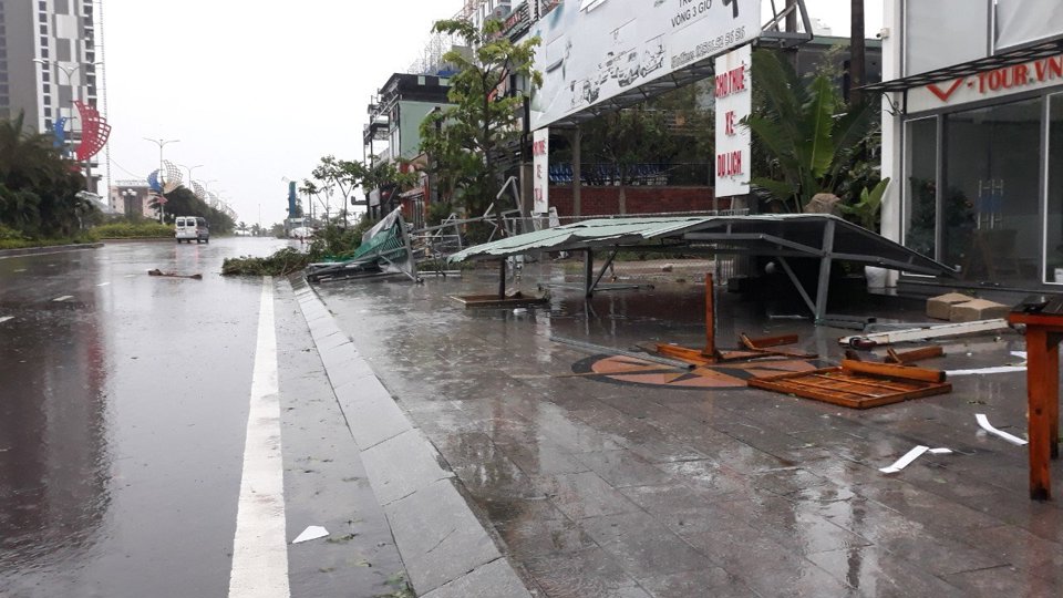 Bão hoành hành ở Quảng Nam- Quảng Ngãi, lũ lên nhanh, nguy cơ sạt lở lớn, nhiều người thương vong - Ảnh 34