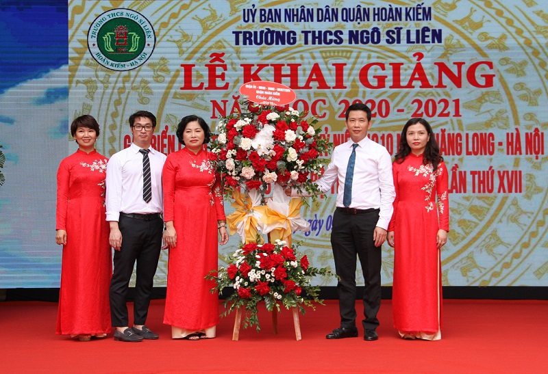 Phó Chủ tịch Thường trực UBND TP Nguyễn Văn Sửu dự lễ khai giảng tại trường THCS Ngô Sỹ Liên - Ảnh 8