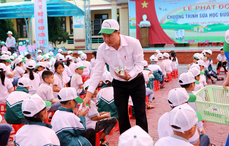Hơn 16,5 ngàn trẻ em Hà Nam được uống sữa học đường - Ảnh 4