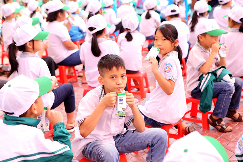 Hơn 16,5 ngàn trẻ em Hà Nam được uống sữa học đường - Ảnh 6