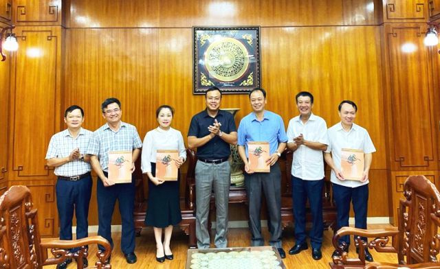 Huyện Sóc Sơn công bố quyết định nhân sự trưởng các ban Đảng - Ảnh 1