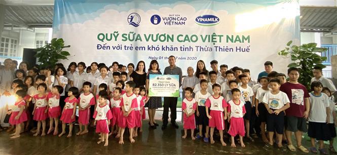Quỹ sữa 'Vươn cao Việt Nam' đến với trẻ em khó khăn tỉnh Thừa Thiên - Huế - Ảnh 1