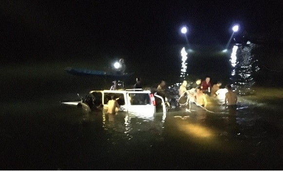 Bộ Công an chỉ đạo điều tra nguyên nhân vụ ô tô rơi xuống sông khiến 5 người tử vong - Ảnh 1