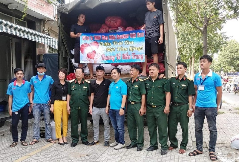 Hội nạn nhân chất độc da cam TP Hồ Chí Minh tặng 10 tấn hàng cho đồng bào miền Trung - Ảnh 1