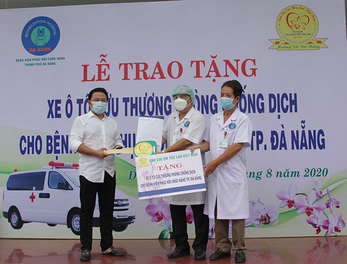Hội yêu lan tặng xe cứu thương cho Bệnh viện ở Đà Nẵng - Ảnh 1