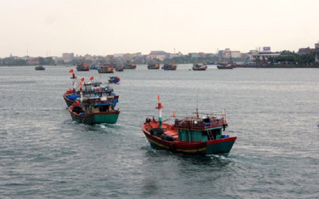 Bão số 5 gần kề, Quảng Ngãi còn 8.362 lao động đang trên biển - Ảnh 1