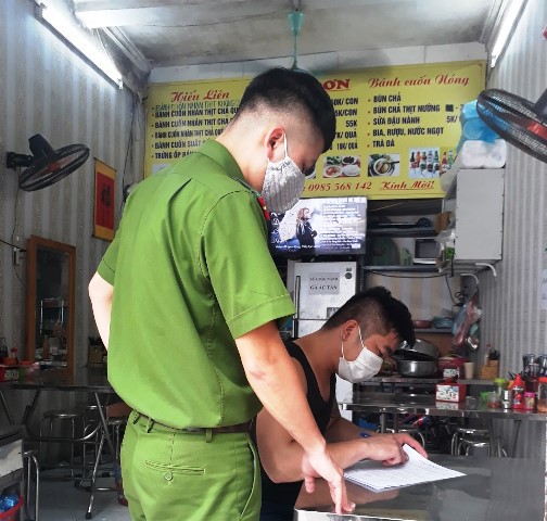 Quận Thanh Xuân: Xử phạt nhiều trường hợp không đeo khẩu trang - Ảnh 5