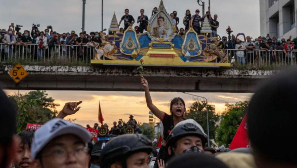 Chính phủ Thái Lan kiên quyết bảo vệ Hoàng gia - Ảnh 1
